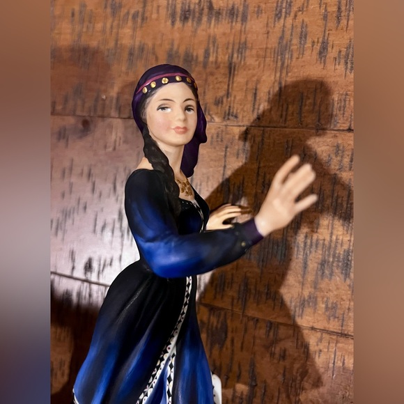 Royal Doulton Dancers of the World Kurdish Dancer – Signed! - Picture 8 of 9